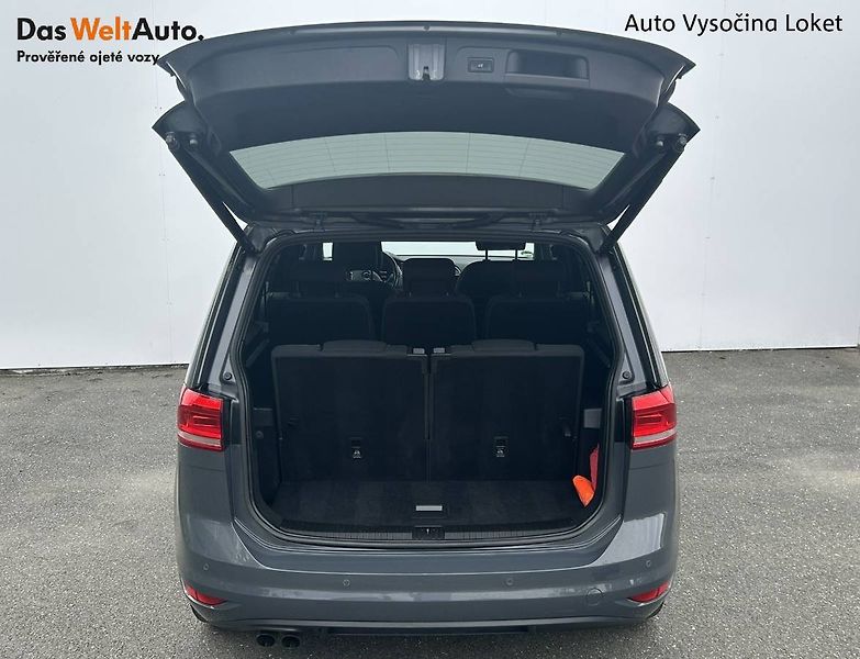Volkswagen Touran (2022) 2.0 TDI DSG 7míst tažné - fotka 28 z 33