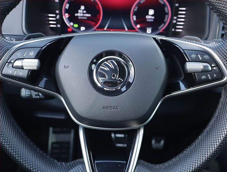 Škoda Karoq (2024) Sportline 2.0 TDI - fotka 18 z 31