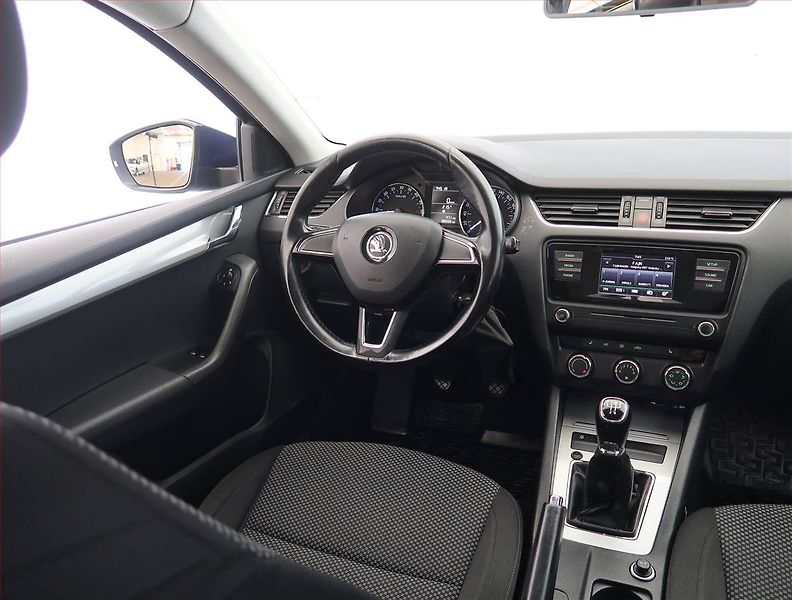Škoda Octavia (2017) 1.6 TDI, Tempomat - fotka 7 z 17