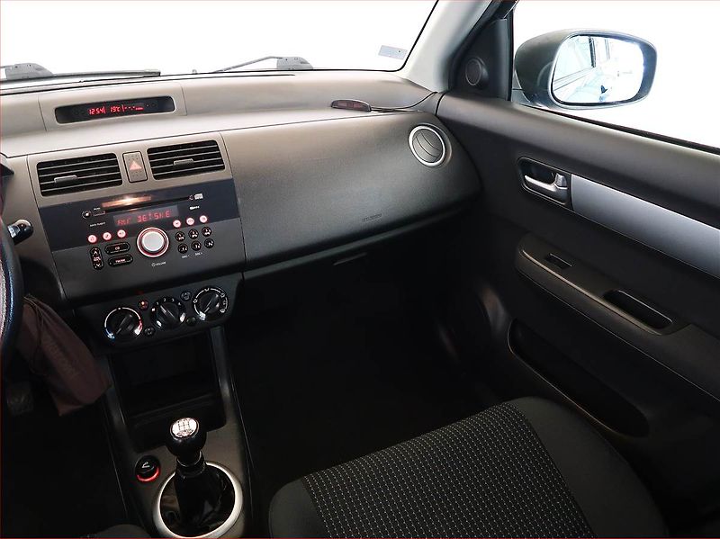 Suzuki Swift (2005) 1.3, CZ doklady - fotka 8 z 13
