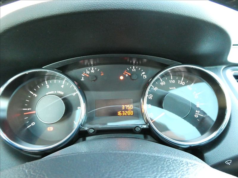 Peugeot 5008 1,6 16V 115kW Panorama,po serv - fotka 38 z 44
