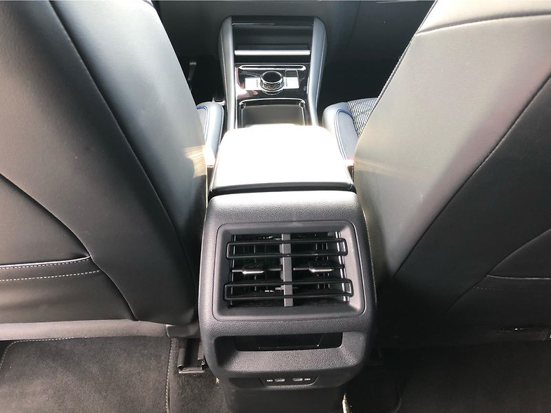 Volkswagen Tiguan R-Line People 1,5 eTSI 110kW m - fotka 22 z 30
