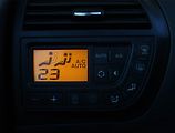 Citroën C4 Picasso (2008) 2.0 HDi 135, Automat, 7 míst - náhled 17