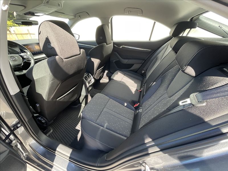 Škoda Octavia 2,0 TDI DSG Style Plus ACC - fotka 16 z 19