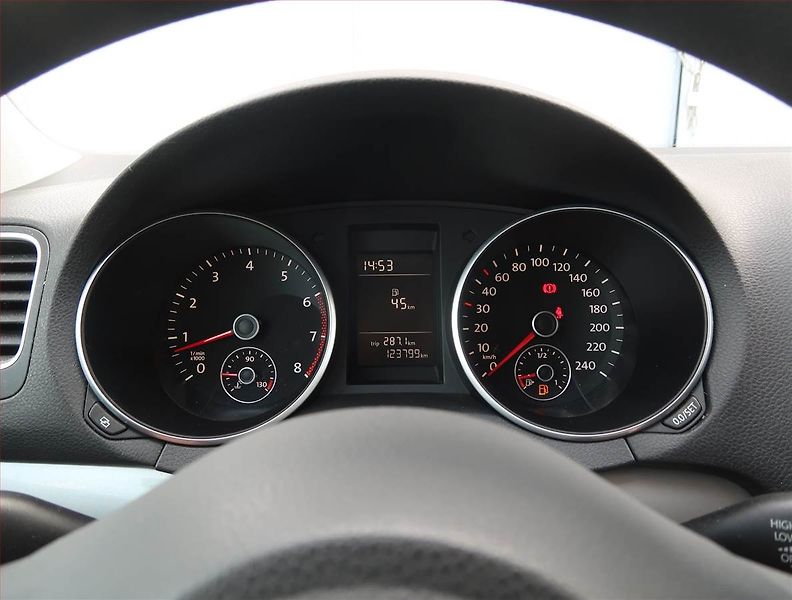 Volkswagen Golf (2011) 1.4 16V, Vyhř. sedaček - fotka 11 z 14