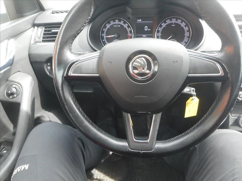 Škoda Octavia 1,6 TDi - fotka 11 z 22
