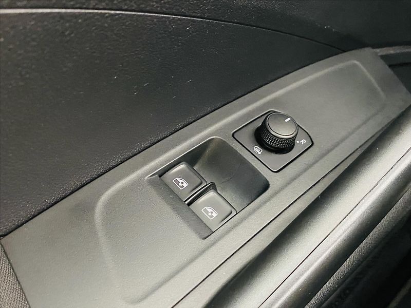 Škoda Fabia 1,0 MPI 48kW Active - fotka 17 z 22