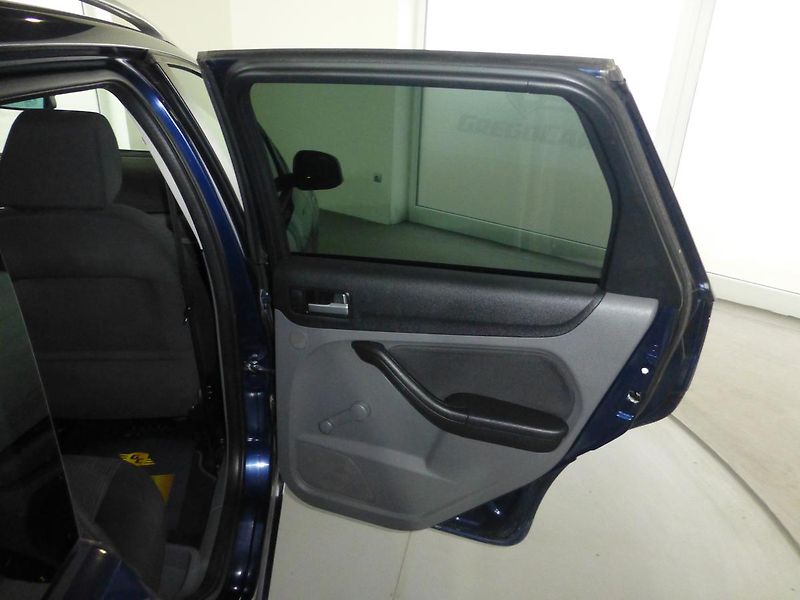 Ford Focus (2010) 1,6TDCI-80KW*KLIMATIZACE**ALU* - fotka 19 z 23