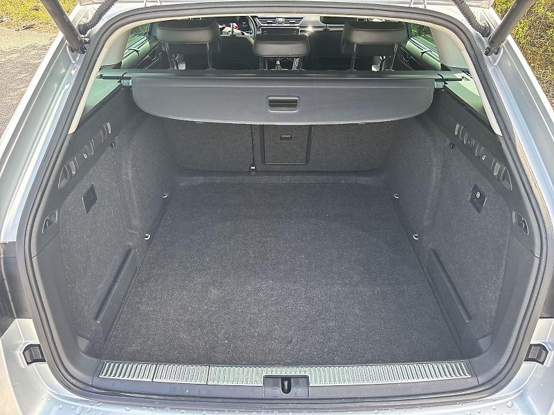 Škoda Superb (2023) Combi 2.0 TDI 4x4 DSG L&K - fotka 32 z 33