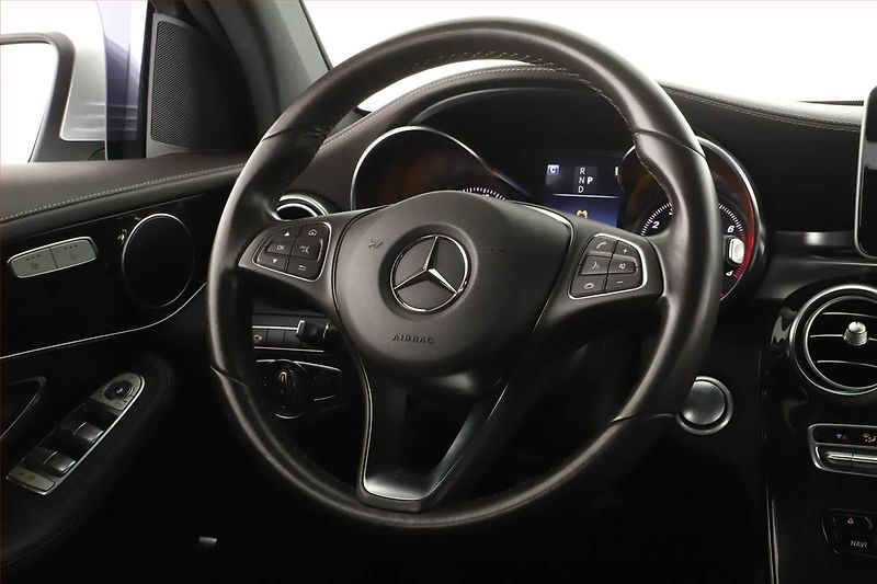 Mercedes-Benz GLC (2017) 250 4MATIC - fotka 15 z 20