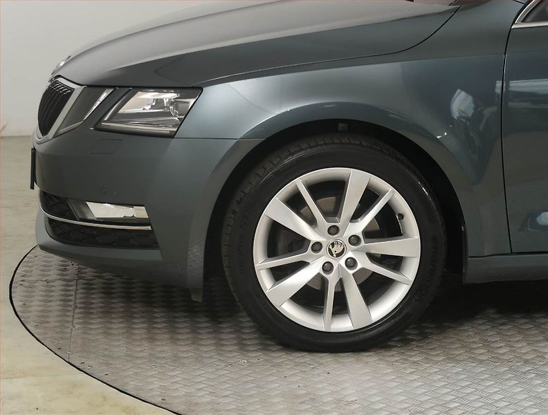 Škoda Octavia (2018) Style 1.6 TDI, ČR,1.maj, Kůže - fotka 14 z 23