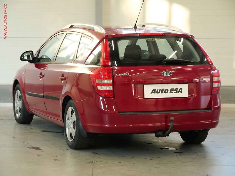 Toyota Auris (2010) 1.6VVTI, ČR, autoAC - fotka 6 z 19