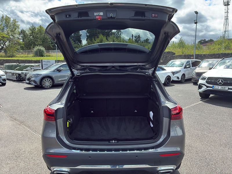 Mercedes-Benz GLA 200 d - fotka 12 z 28