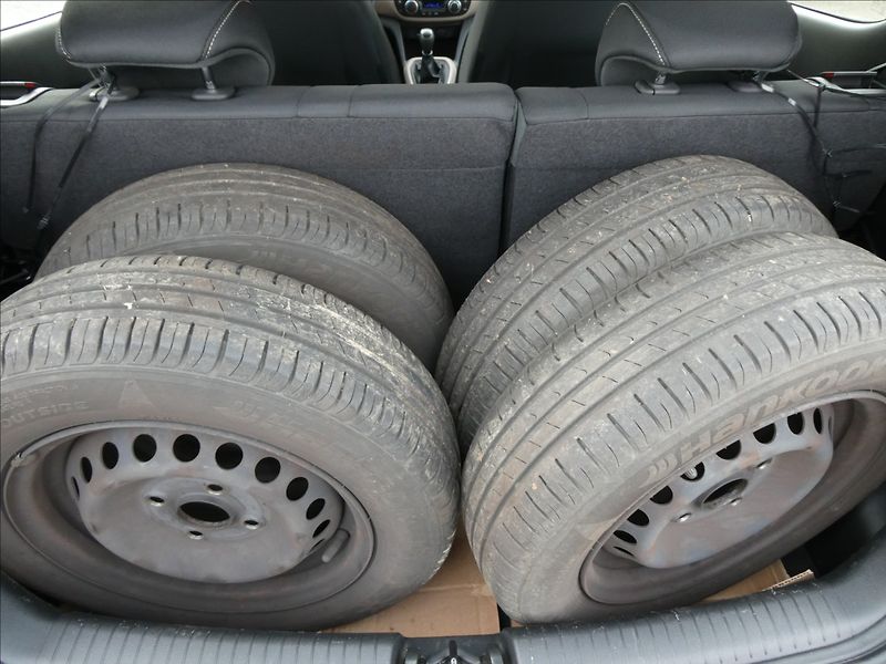 Hyundai i10 1,0 i 1.majitel,serviska,2x ko - fotka 17 z 38