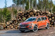 Dacia Jogger, jeden z nominovaných vozů, který postoupil do finále hlasování poroty.