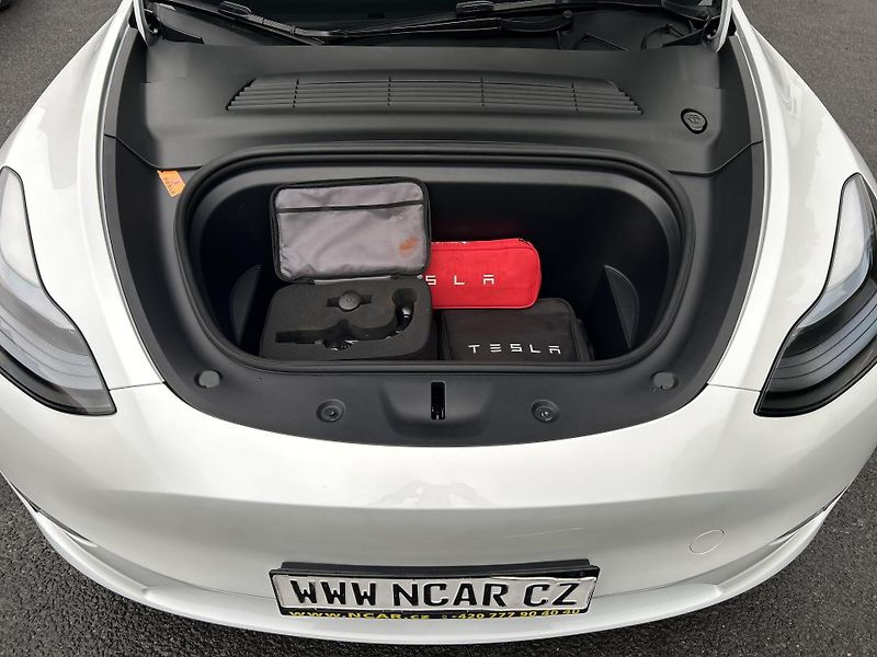 Tesla Model Y LONG RANGE DUAL MOTOR  TZ 92% - fotka 18 z 56