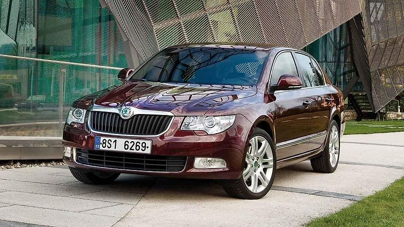 Peugeot 607.