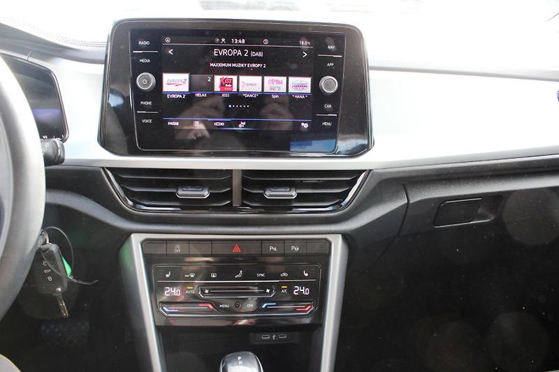 Volkswagen T-Roc (2024) 1,5TSI DSG LED ADAPT.TEMPOMAT  - fotka 16 z 21