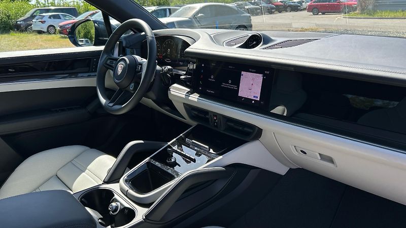 Porsche Cayenne (2026) E-Hybrid Coupé - fotka 20 z 30