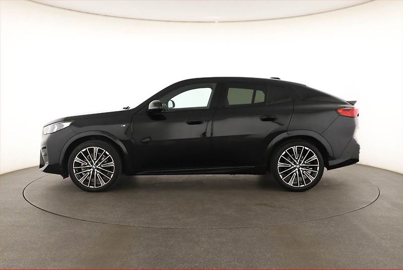 BMW X2 (2024) sDrive20i - fotka 3 z 20