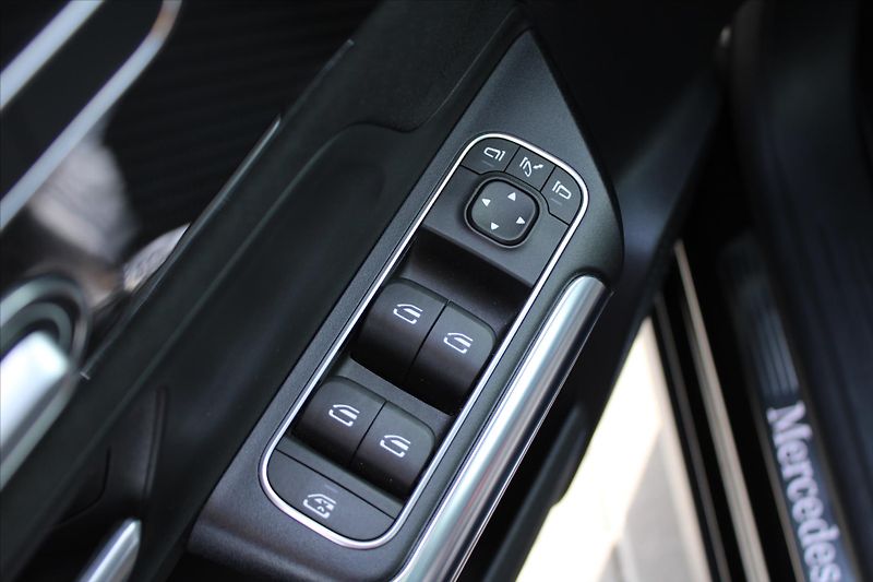 Mercedes-Benz GLA 250 165kW 4MATIC AMG ČR - fotka 14 z 34