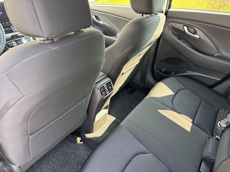 Hyundai i30 1.5 T-GDi 103kW DCT Style - fotka 25 z 28