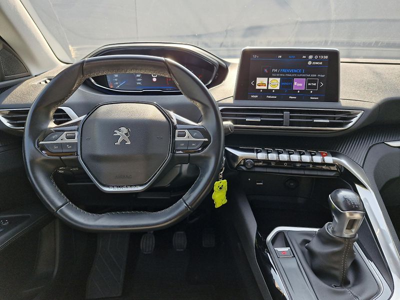Peugeot 3008  Allure 1,5 BlueHDi (96 kW) - fotka 8 z 10