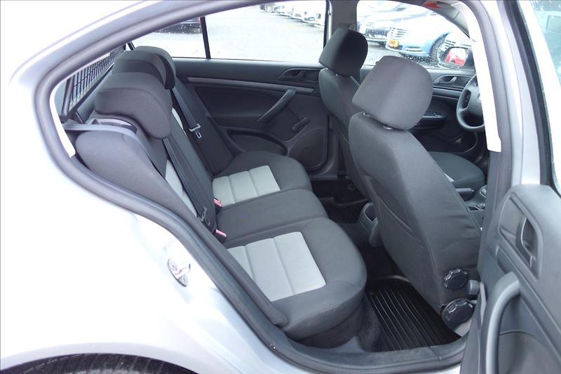 Škoda Octavia 1,6 i 75KW, ČR, KLIMATIZACE. - fotka 11 z 25