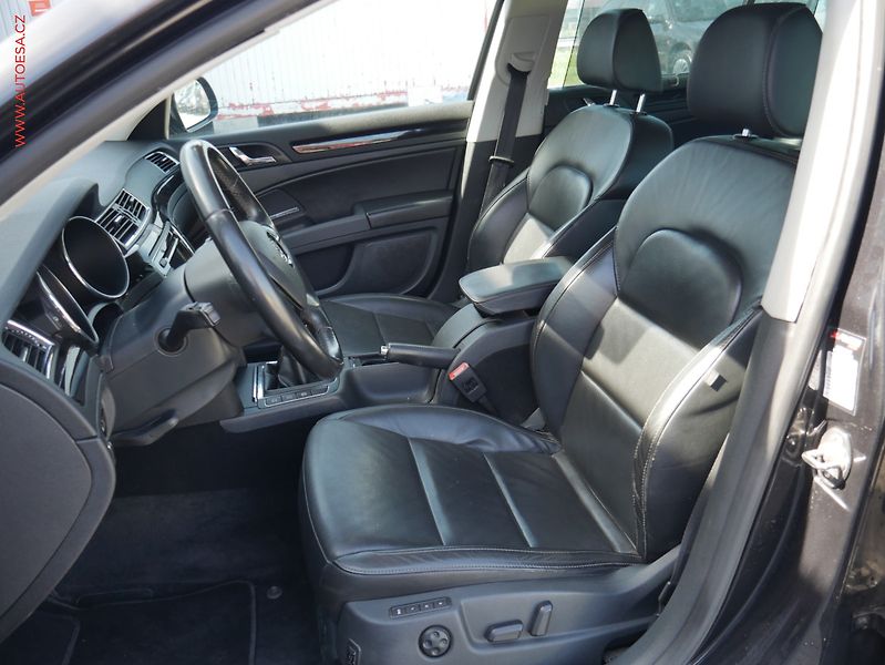Škoda Superb (2013) 2.0 TDi, 1.maj,ČR, Elegance - fotka 9 z 23