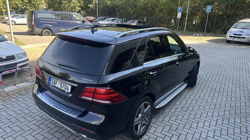 Mercedes-Benz GLE (2016) - fotka 7 z 26