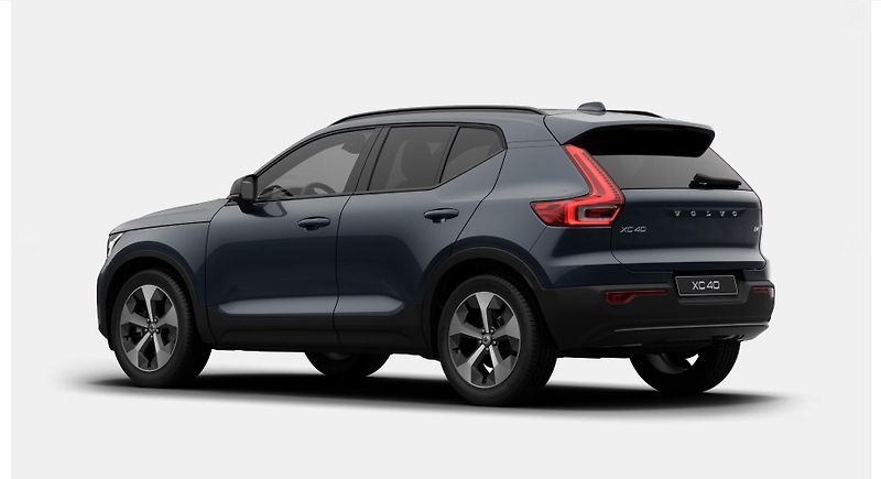 Volvo XC40 (2026) B4 ULTRA DARK AUT - fotka 3 z 13