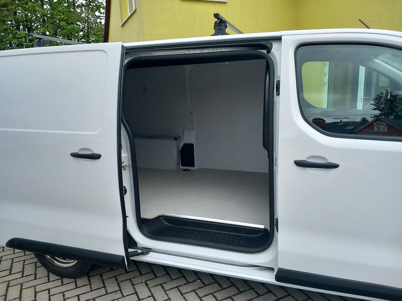 Citroën Jumpy (2023) 1,5HDi 1.MAJ POUZE 46t.KM! DPH - fotka 18 z 36