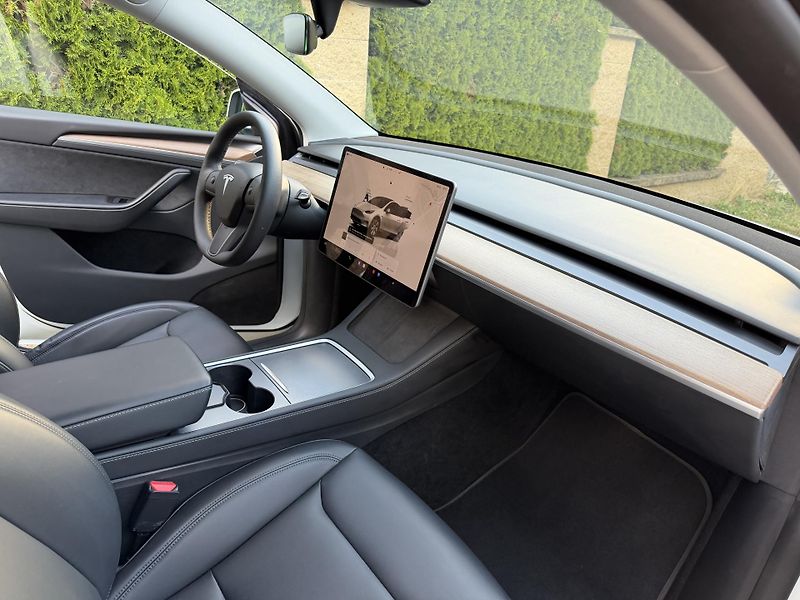 Tesla Model Y DUAL MOTOR-LONG RANGE-TAŽNÉ - fotka 14 z 18
