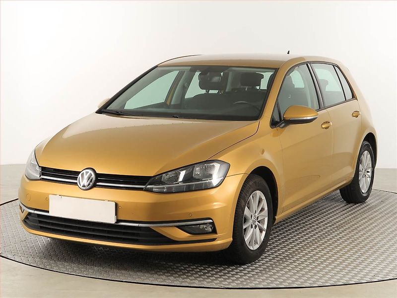 Volkswagen Golf (2019) 1.0 TSI, Serv.kniha, Tempomat - fotka 2 z 17