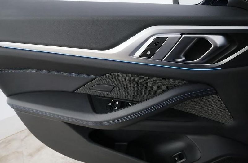BMW i4 eDrive40 GC Tažné Ambient Kam - fotka 27 z 28