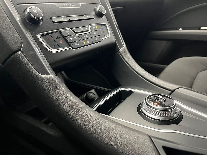 Ford Mondeo 2.0 EB 140 kW Titanium servis - fotka 31 z 49