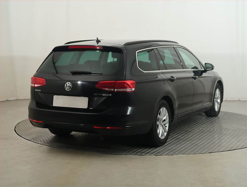 Volkswagen Passat (2016) Comfortline 2.0 TDI, Automat - fotka 5 z 14