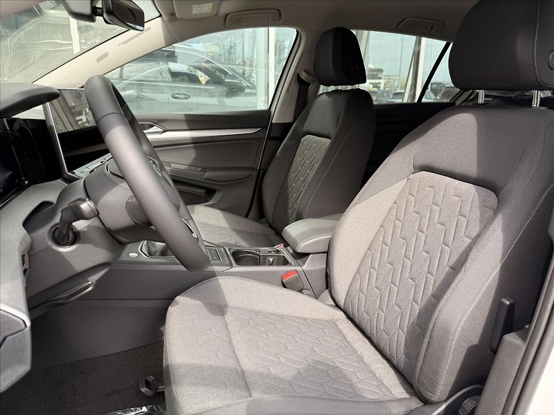 Volkswagen Golf (2026) 1,5 TSI 85kW 6G  People - fotka 13 z 17