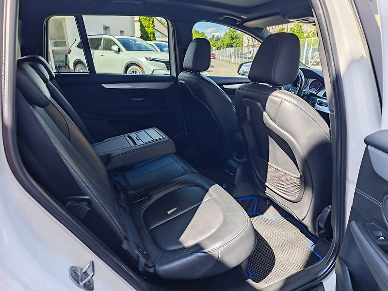 BMW Řada 2 (2016) 220D Grand Tourer M-paket - fotka 11 z 43
