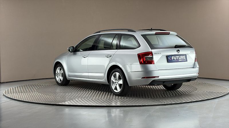 Škoda Octavia 1.6 TDI Ambition Combi - fotka 2 z 24