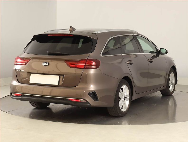 Kia Ceed (2019) 1.4 T-GDI, Serv.kniha, Xenony - fotka 5 z 22