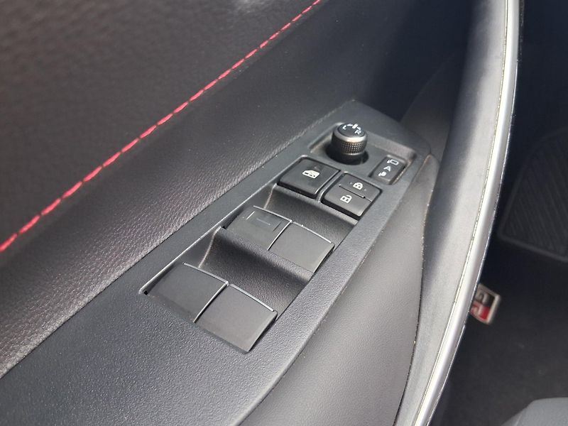 Toyota Corolla GR DYNAMIC JBL 2.0 Hyb. 144 kW - fotka 24 z 31