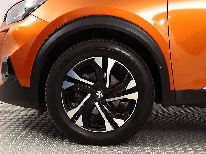 Peugeot 2008 (2021) Allure 1.2 PureTech, Tempomat - fotka 13 z 16