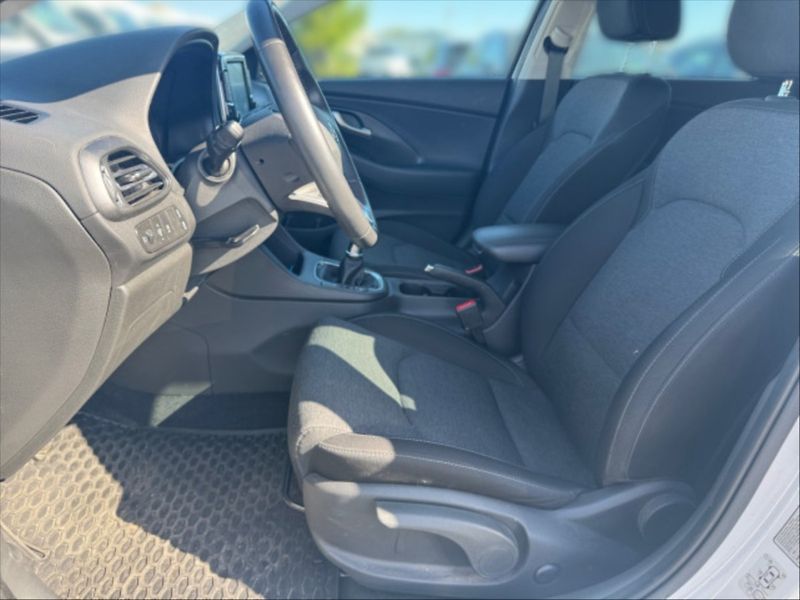 Hyundai i30 1,5 T-GDI Smart - fotka 6 z 10