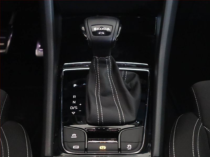 Škoda Karoq (2023) Sportline 1.5 TSI - fotka 11 z 22