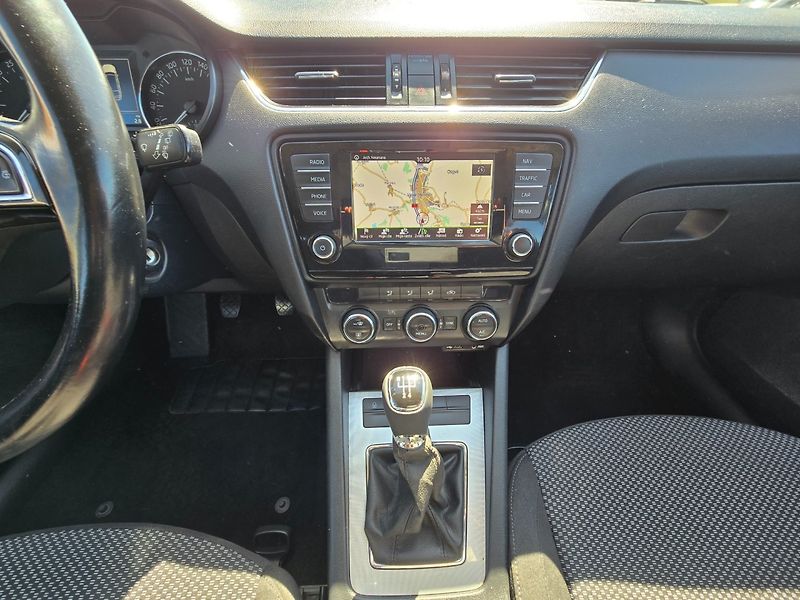 Škoda Octavia (2016) 1.6 TDi 81KW Ambiente - fotka 15 z 24