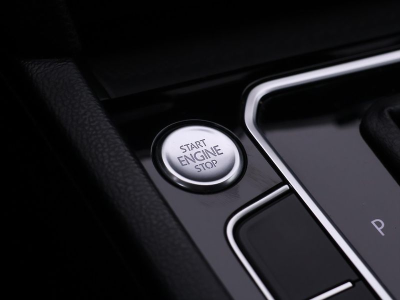 Volkswagen Passat 2,0 TDI 140kW DSG Elegance DPH - fotka 30 z 41