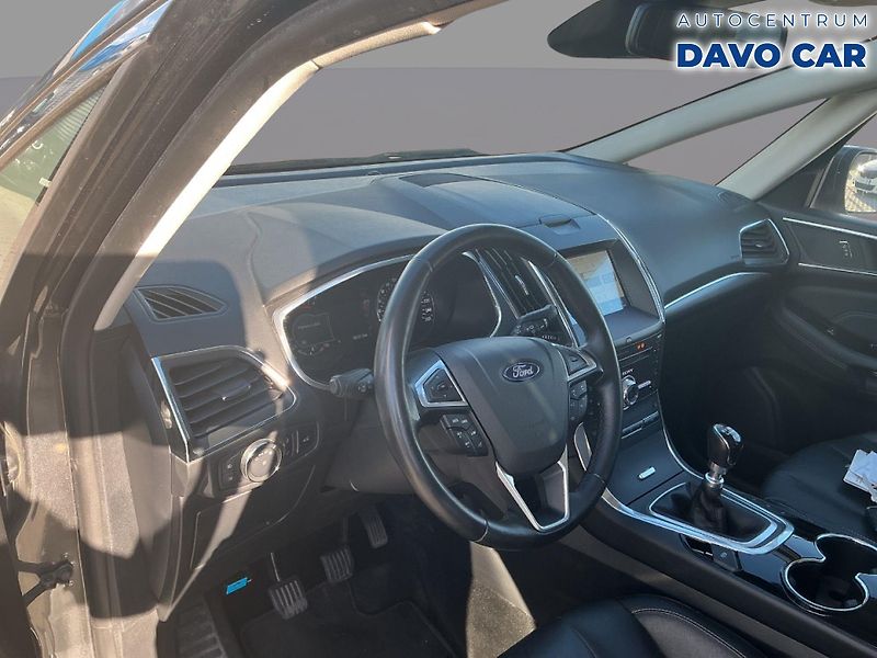 Ford S-MAX 2,0 TDCI 110kW Titanium Pano - fotka 8 z 27