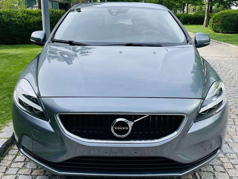 Volvo V40 2.0i MANUÁL KAMERA SERVISKA - fotka 6 z 45