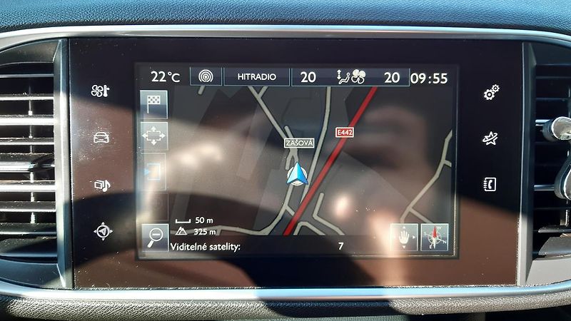 Peugeot 308 SW 1.6 BlueHDI Allure AUT - fotka 27 z 32